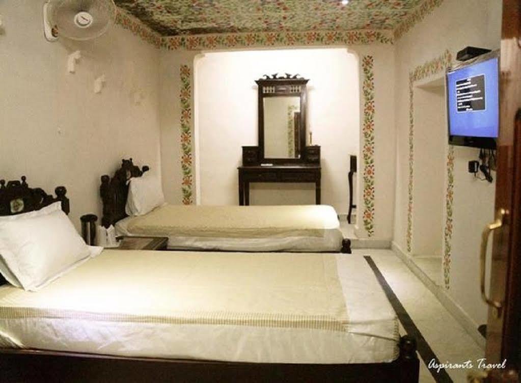 Hotel Suroth Mahal Luhāru Εξωτερικό φωτογραφία